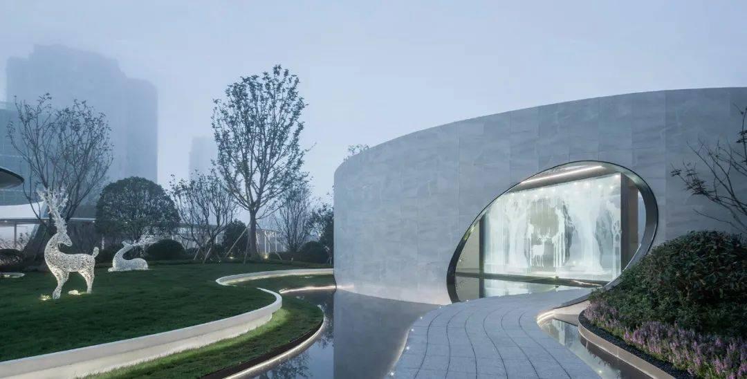《天天向上》王一博拜师学艺，看到下意识的举止，素养好坏显而易见
